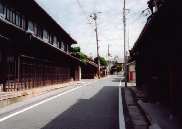 【湯の山街道】
秀吉が三木合戦時に戦傷者の治療に湯の山(有馬)へ送るために整備した道。