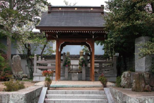 【雲龍寺】
三木城主別所長治の首塚がある。